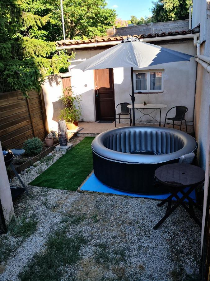 Le Studio Remcam Saint-Mitre-les-Remparts Bagian luar foto