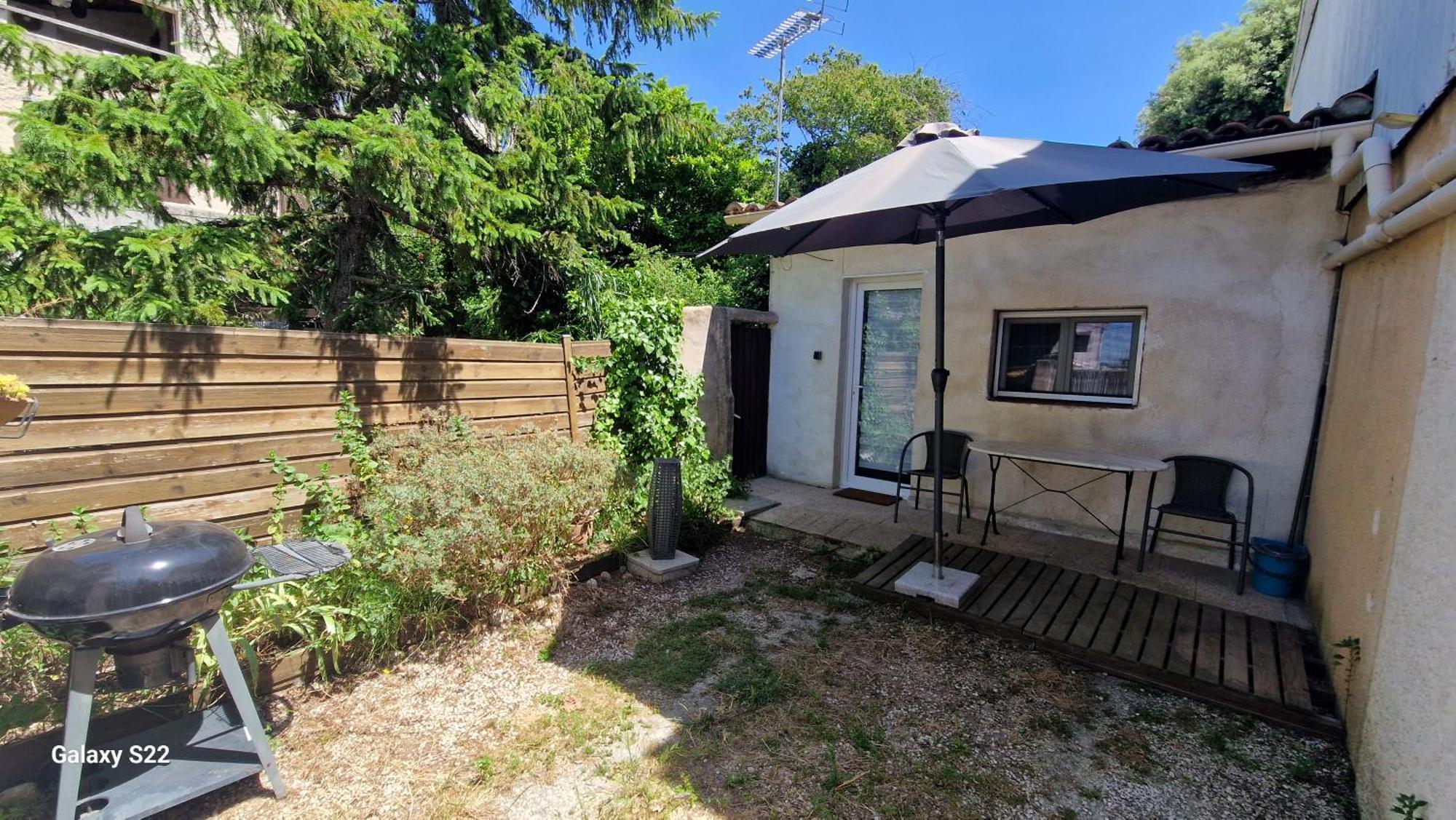 Le Studio Remcam Saint-Mitre-les-Remparts Bagian luar foto